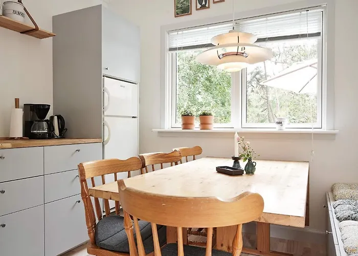 8 Person In Nexo-by Traum