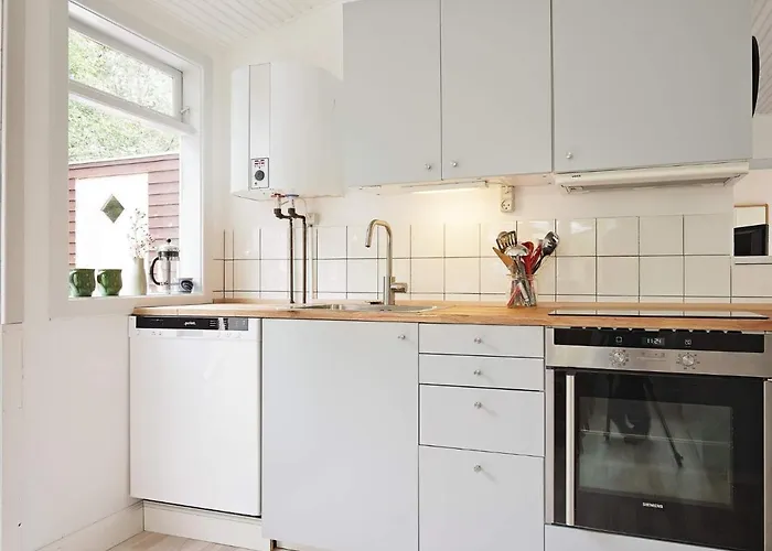 8 Person In Nexo-by Traum